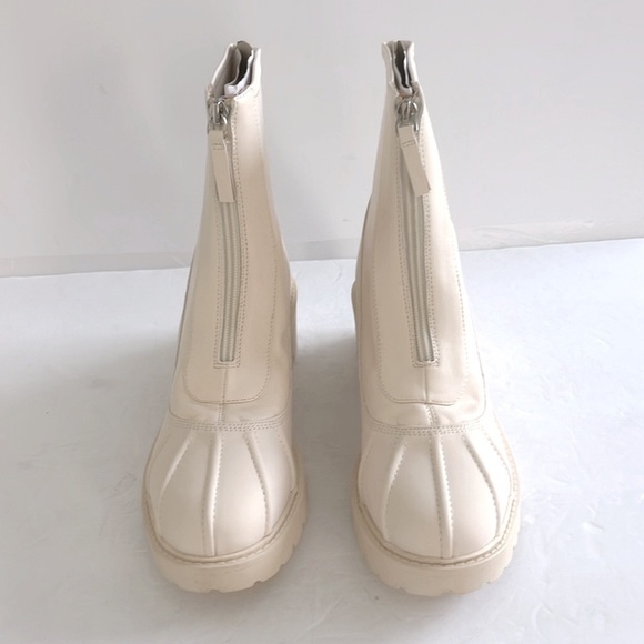 SHOE DAZZLE Adabelle Ankle Lug Sole Platform Chelsea Birch Ivory Boots Size 10 - Picture 7 of 10